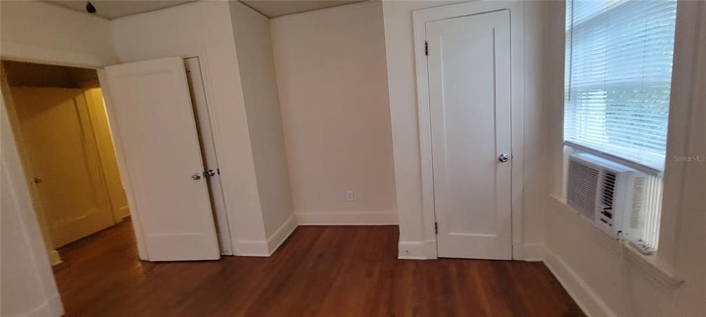 For Rent: $1,095 (1 beds, 1 baths, 3284 Square Feet)