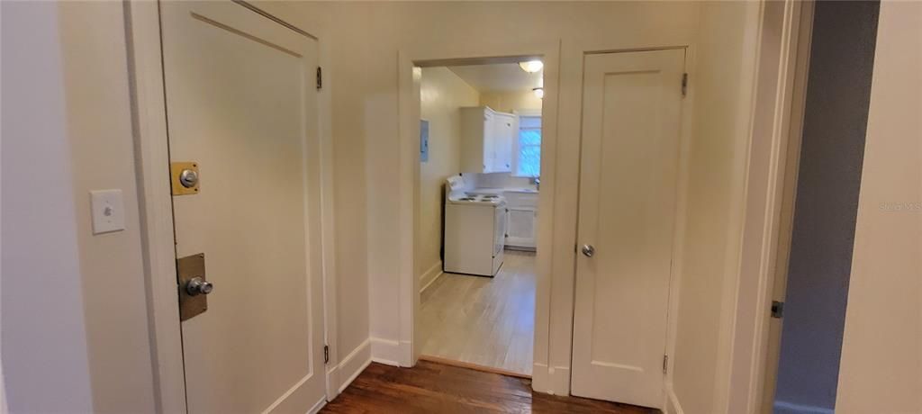 For Rent: $1,095 (1 beds, 1 baths, 3284 Square Feet)