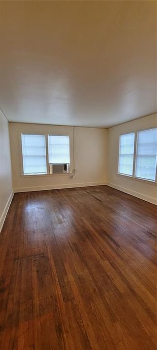 For Rent: $1,095 (1 beds, 1 baths, 3284 Square Feet)