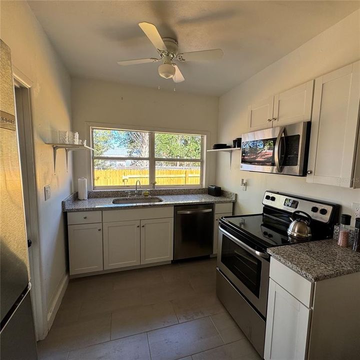 For Rent: $3,000 (3 beds, 1 baths, 874 Square Feet)