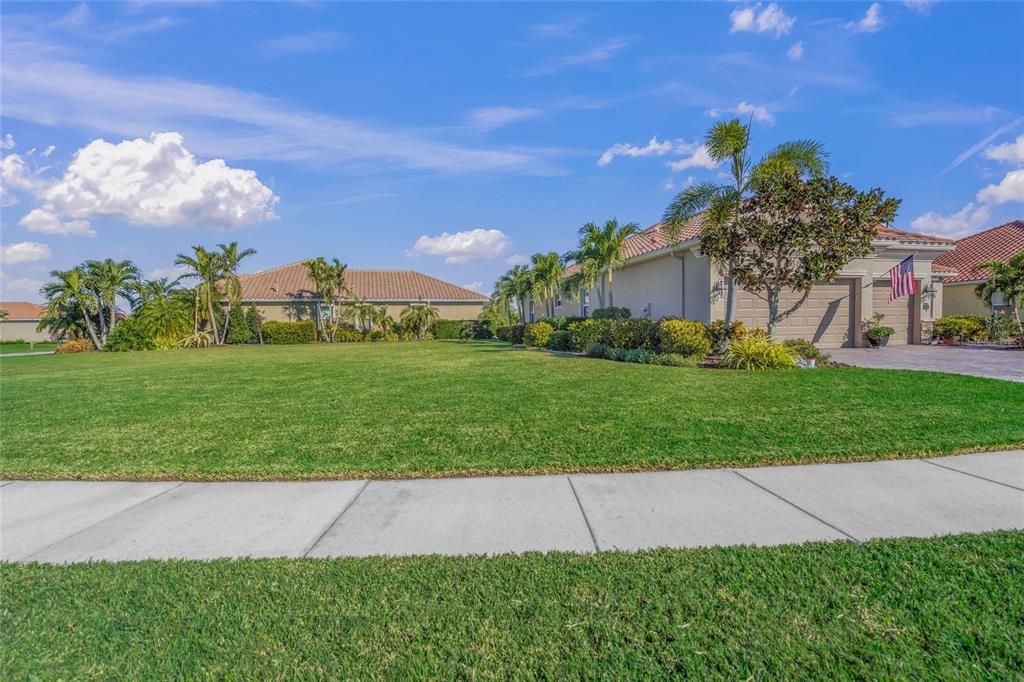 For Sale: $745,000 (3 beds, 2 baths, 2355 Square Feet)