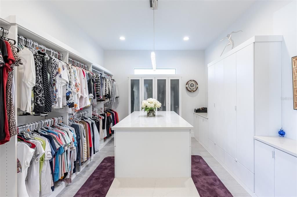 Walking Closet