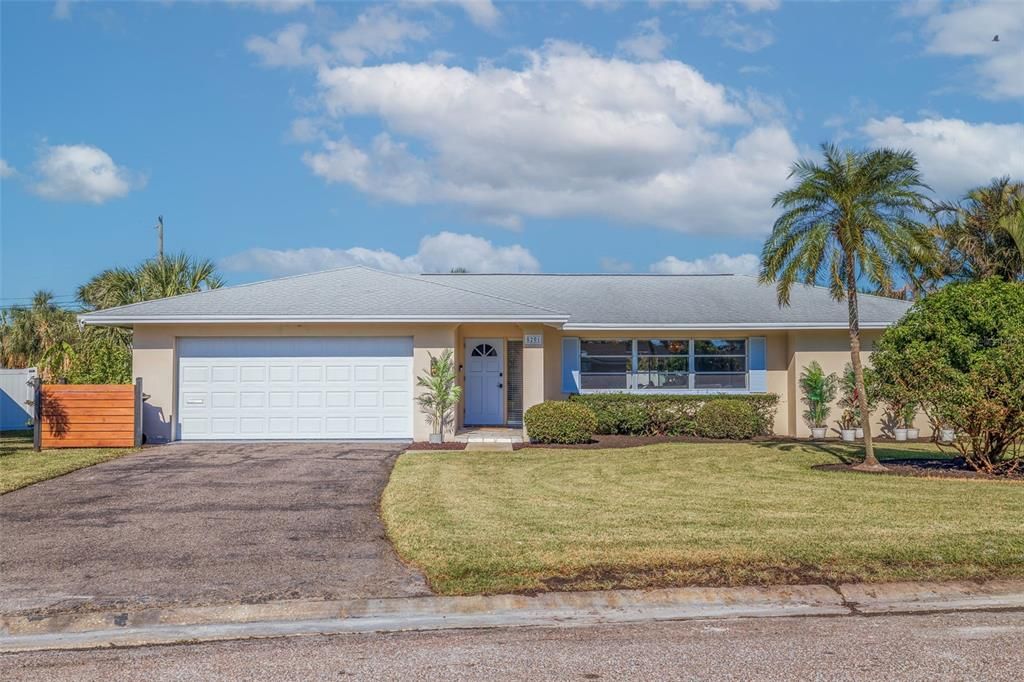 For Sale: $575,000 (3 beds, 2 baths, 1688 Square Feet)