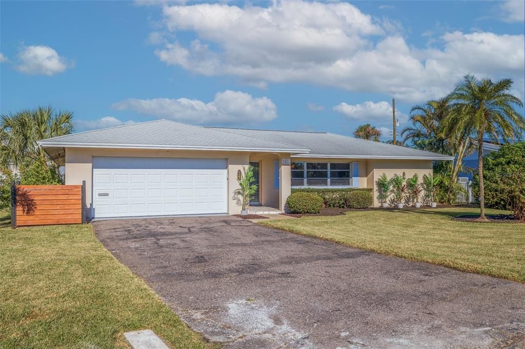 For Sale: $575,000 (3 beds, 2 baths, 1688 Square Feet)