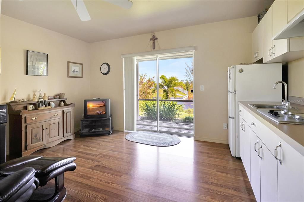 3rd bedroom/den or in-law kitchenette