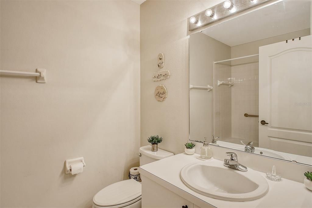 For Sale: $299,900 (2 beds, 2 baths, 1106 Square Feet)