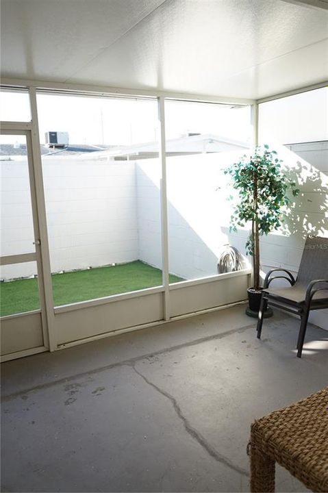 screened lanai goes to outside courtyard