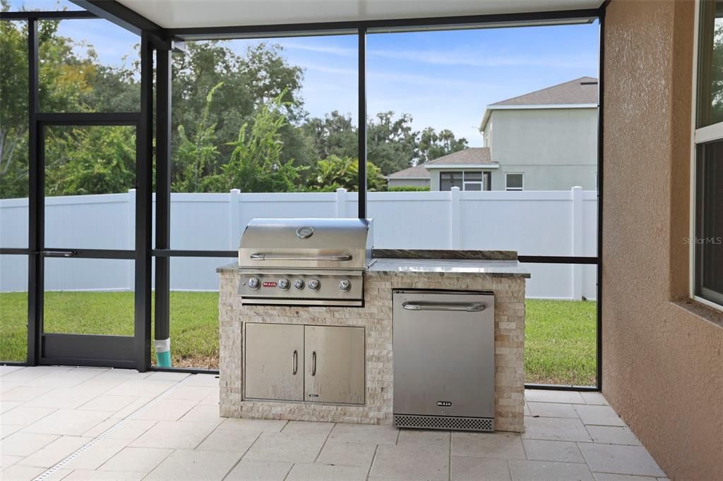 Outdoor kitchen for real Florida living!