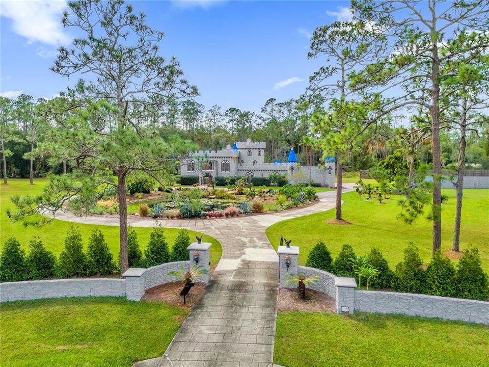 For Sale: $1,999,000 (5 beds, 3 baths, 4680 Square Feet)