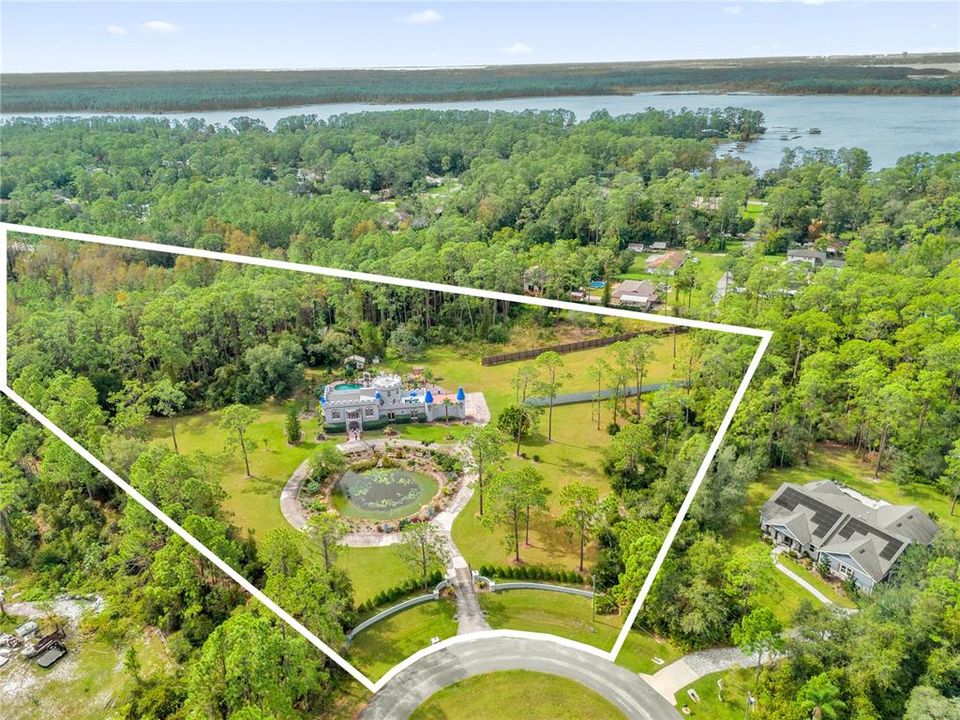 For Sale: $1,999,000 (5 beds, 3 baths, 4680 Square Feet)