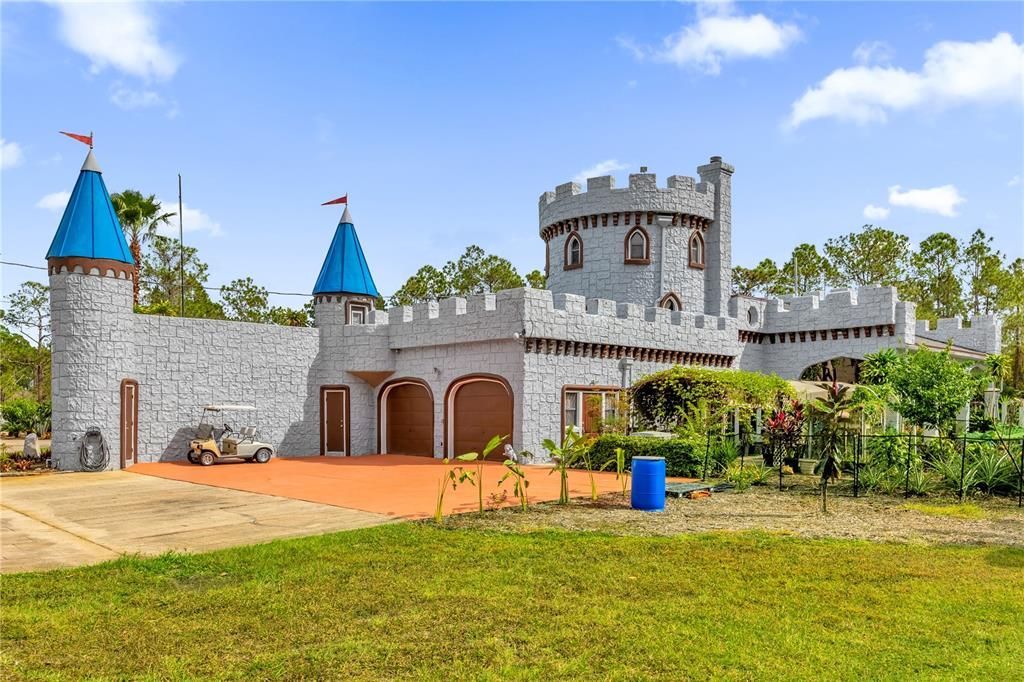 For Sale: $1,999,000 (5 beds, 3 baths, 4680 Square Feet)