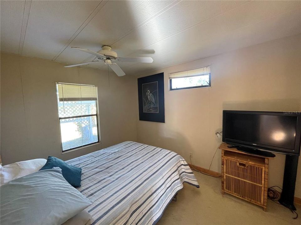 For Sale: $127,500 (2 beds, 1 baths, 672 Square Feet)