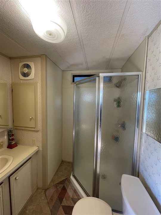 For Sale: $127,500 (2 beds, 1 baths, 672 Square Feet)