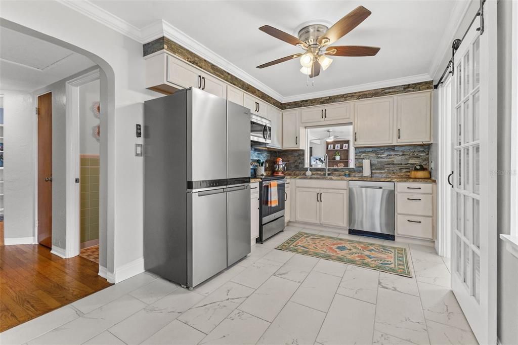 For Sale: $530,000 (2 beds, 1 baths, 1816 Square Feet)