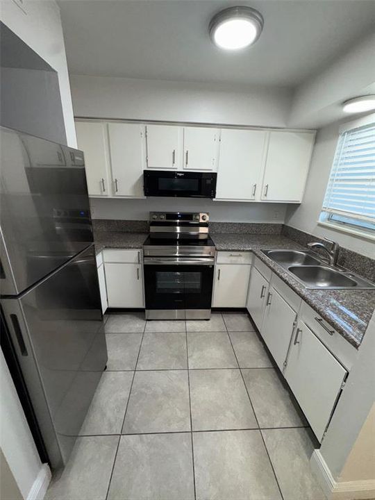 For Rent: $1,379 (2 beds, 1 baths, 938 Square Feet)