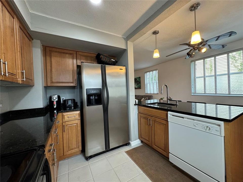 For Rent: $2,000 (2 beds, 1 baths, 900 Square Feet)