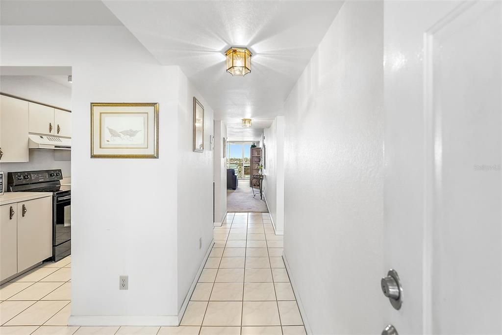 For Sale: $549,900 (2 beds, 2 baths, 1160 Square Feet)