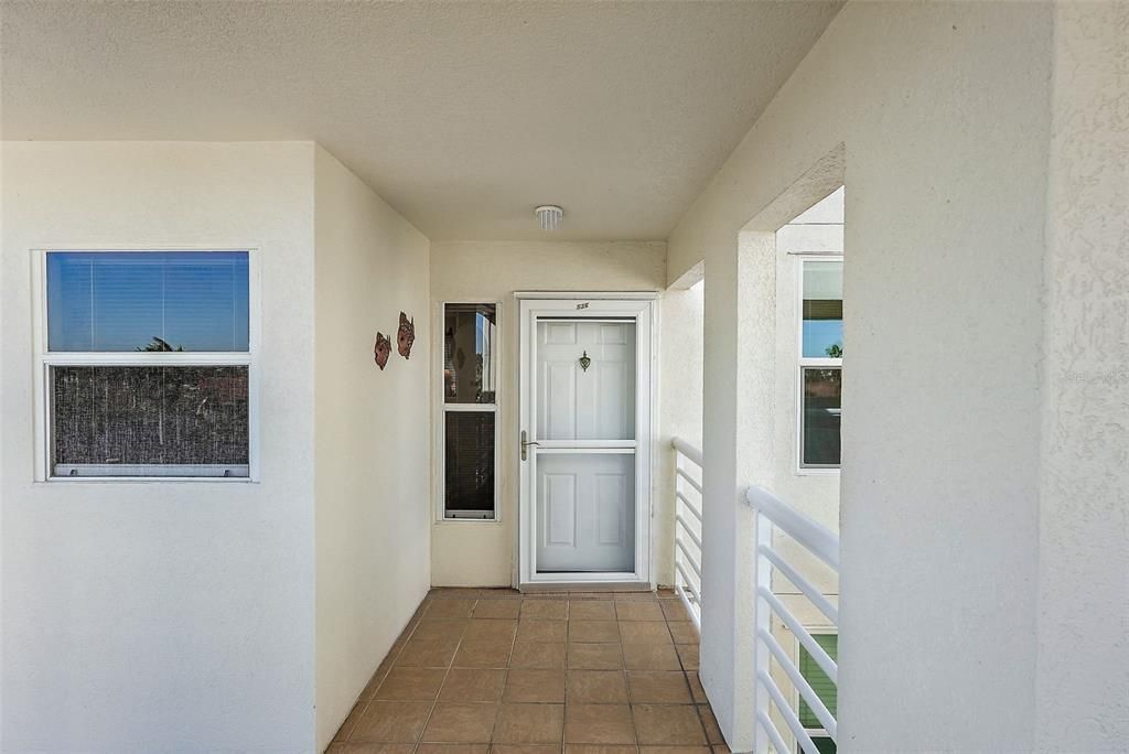 For Sale: $549,900 (2 beds, 2 baths, 1160 Square Feet)