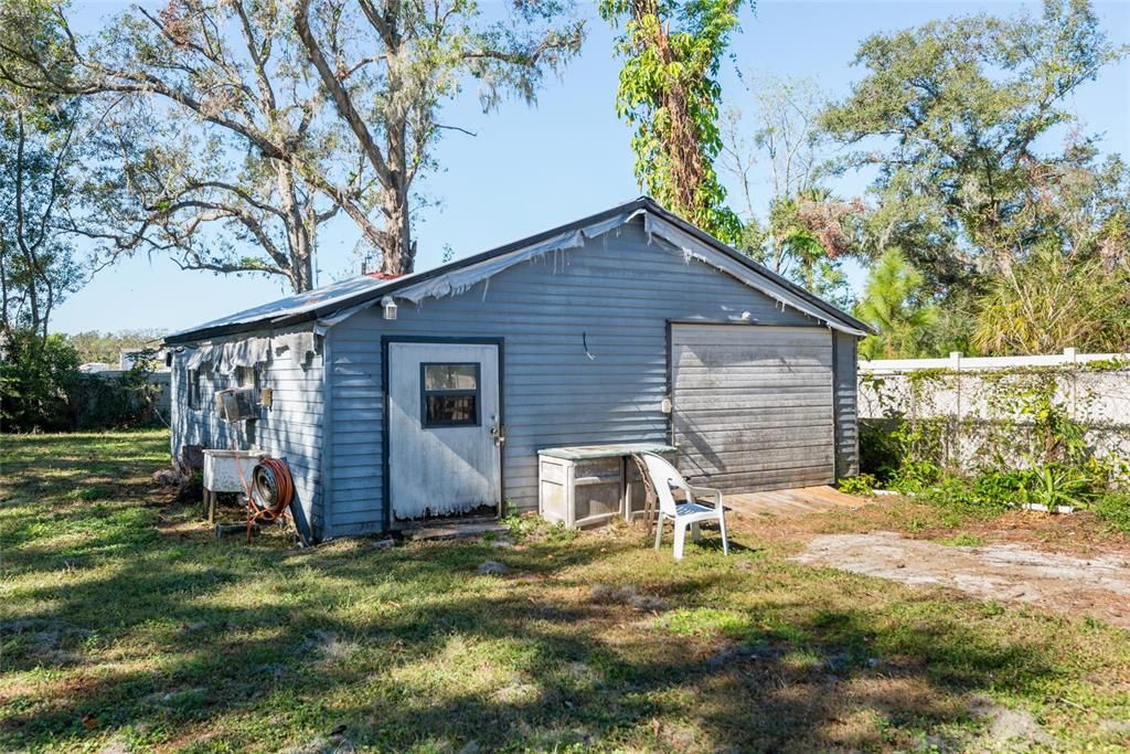 Active With Contract: $275,000 (3 beds, 2 baths, 1600 Square Feet)