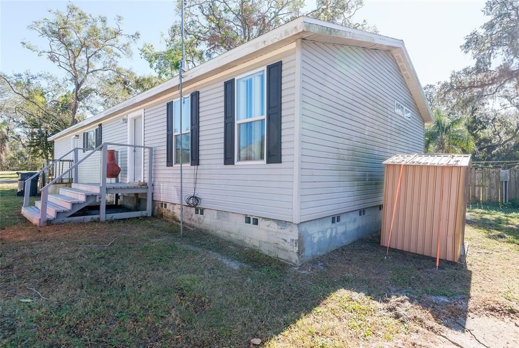 Active With Contract: $275,000 (3 beds, 2 baths, 1600 Square Feet)