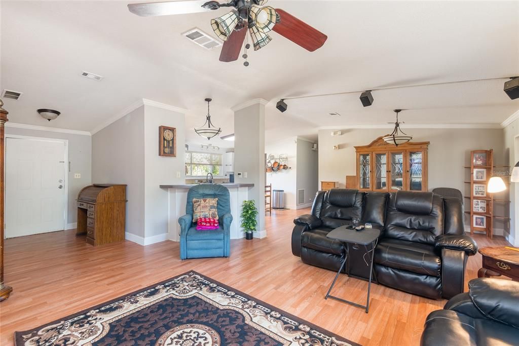 Active With Contract: $275,000 (3 beds, 2 baths, 1600 Square Feet)