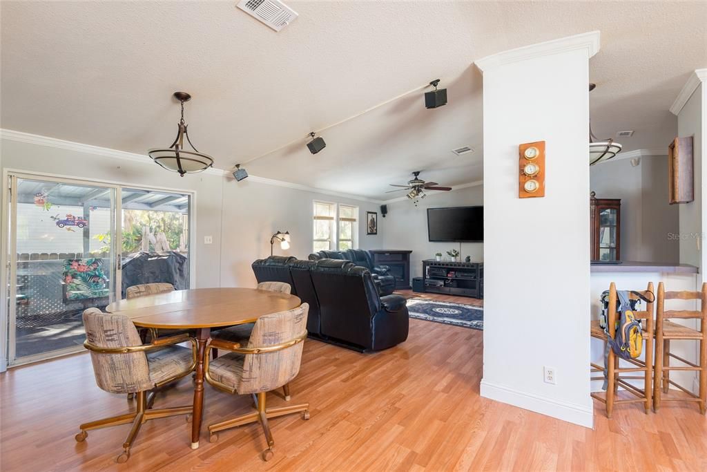 Active With Contract: $275,000 (3 beds, 2 baths, 1600 Square Feet)