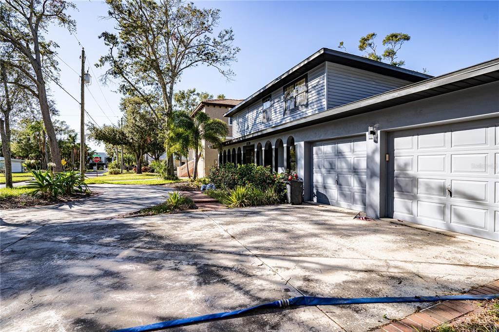 For Sale: $950,000 (3 beds, 3 baths, 2510 Square Feet)