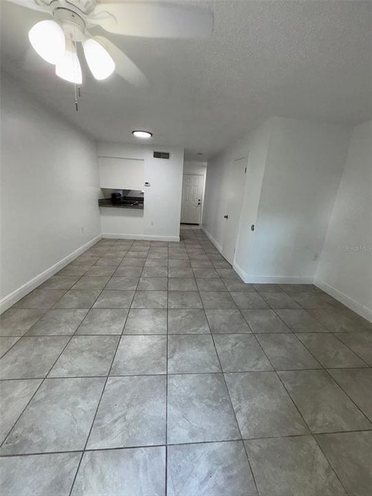 For Rent: $1,379 (2 beds, 1 baths, 938 Square Feet)