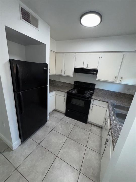 For Rent: $1,379 (2 beds, 1 baths, 938 Square Feet)