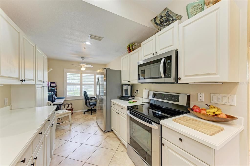 For Sale: $349,900 (2 beds, 2 baths, 1346 Square Feet)