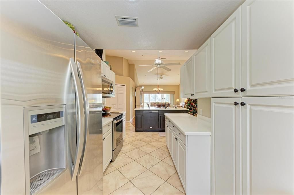 For Sale: $349,900 (2 beds, 2 baths, 1346 Square Feet)