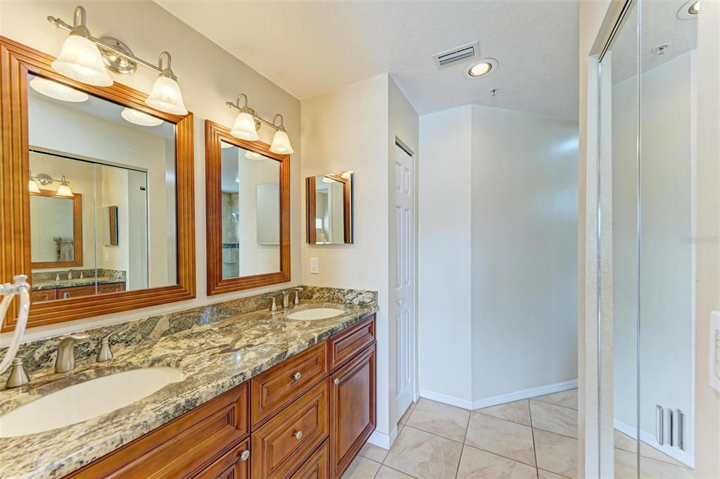 For Sale: $349,900 (2 beds, 2 baths, 1346 Square Feet)