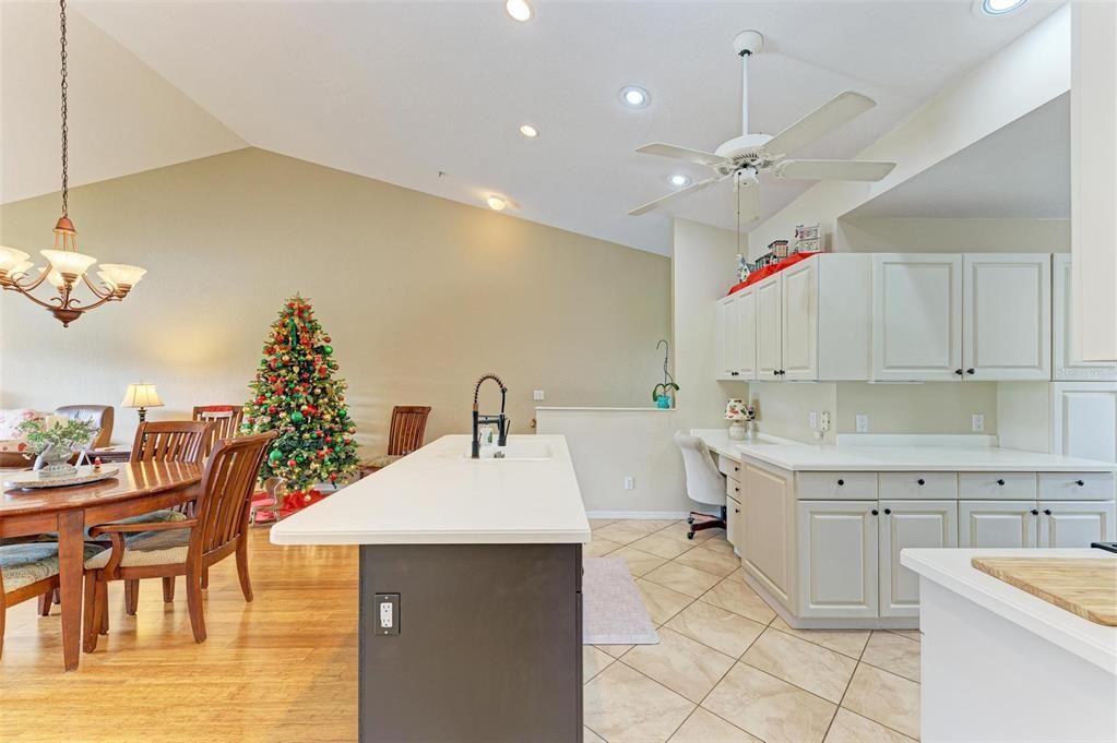 For Sale: $349,900 (2 beds, 2 baths, 1346 Square Feet)