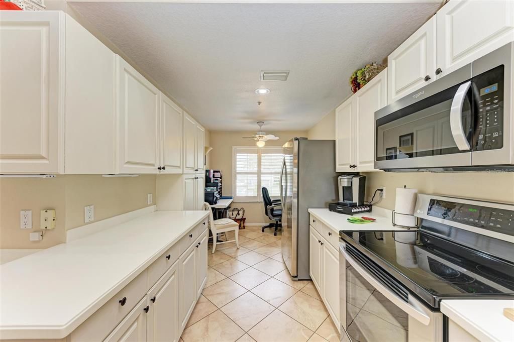 For Sale: $349,900 (2 beds, 2 baths, 1346 Square Feet)