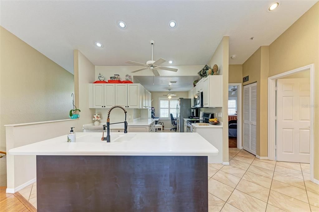 For Sale: $349,900 (2 beds, 2 baths, 1346 Square Feet)