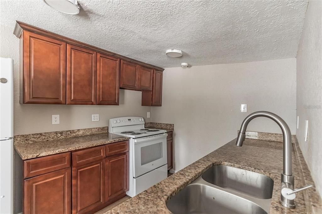 For Sale: $199,000 (2 beds, 2 baths, 1072 Square Feet)