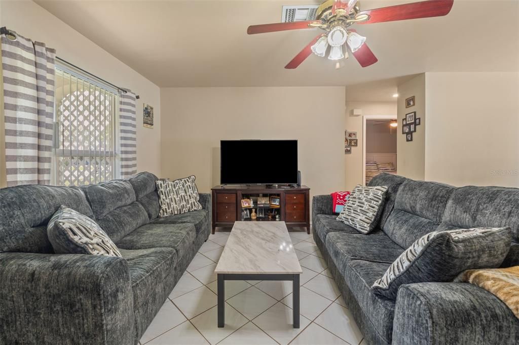 For Sale: $329,900 (3 beds, 2 baths, 1114 Square Feet)