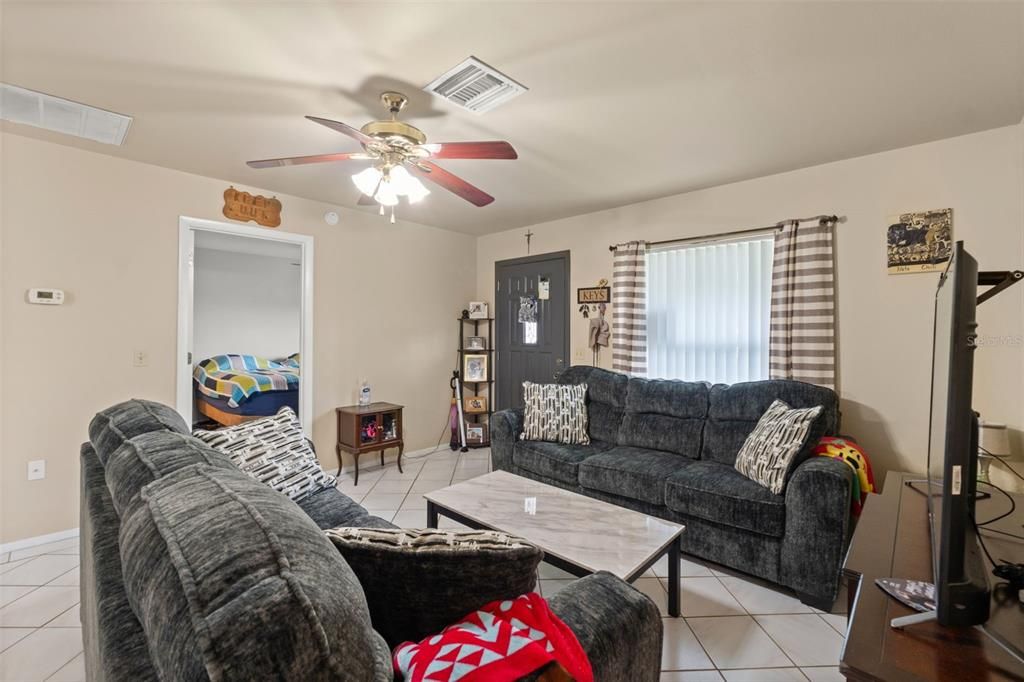 For Sale: $329,900 (3 beds, 2 baths, 1114 Square Feet)