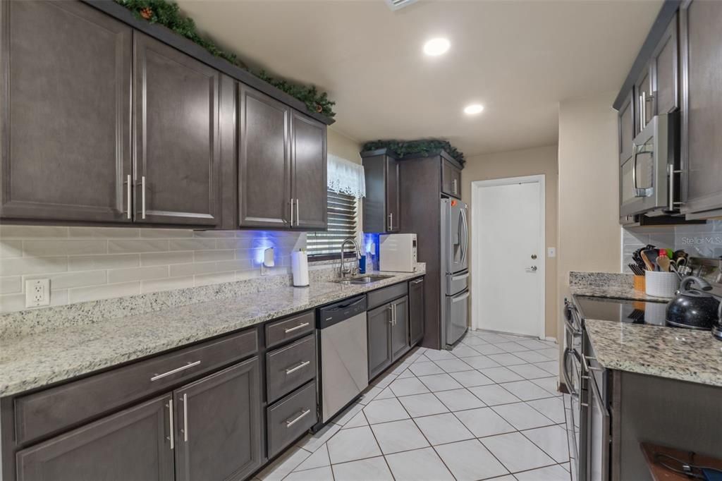 For Sale: $329,900 (3 beds, 2 baths, 1114 Square Feet)