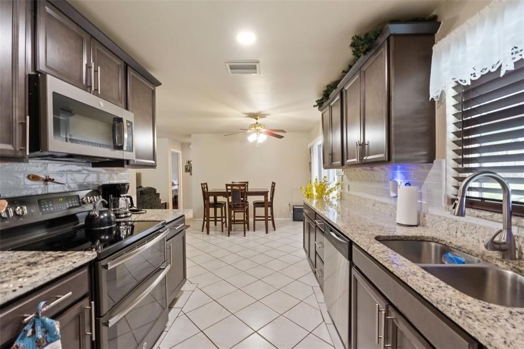 For Sale: $329,900 (3 beds, 2 baths, 1114 Square Feet)