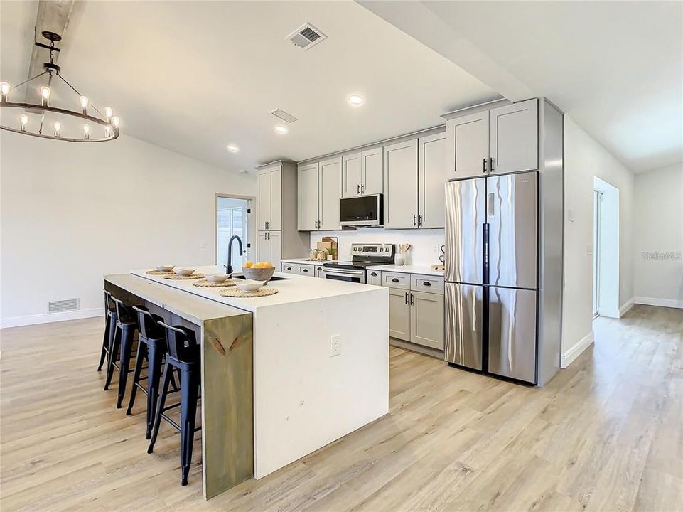 For Sale: $399,900 (3 beds, 2 baths, 1827 Square Feet)