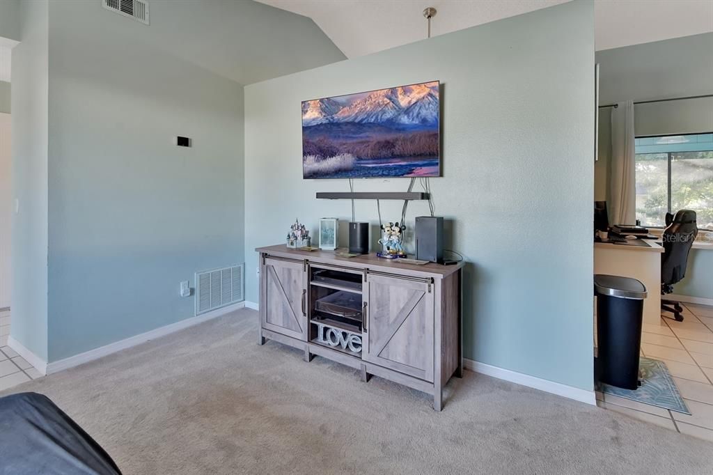 For Sale: $344,900 (4 beds, 2 baths, 1597 Square Feet)