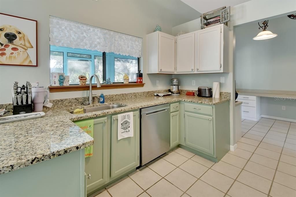 For Sale: $344,900 (4 beds, 2 baths, 1597 Square Feet)