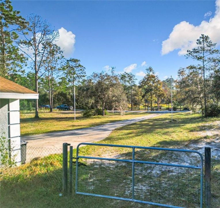 Side gate