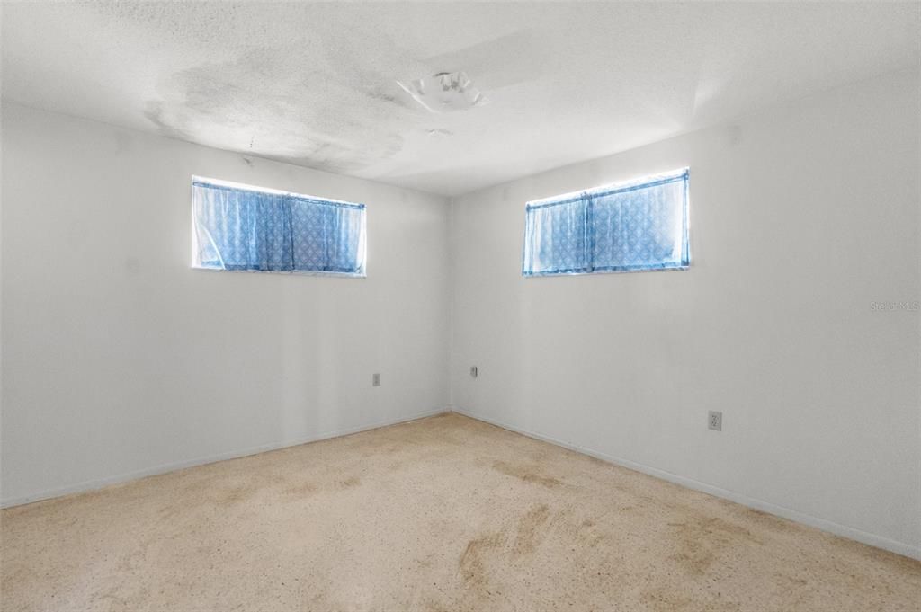 For Sale: $150,000 (2 beds, 2 baths, 1056 Square Feet)