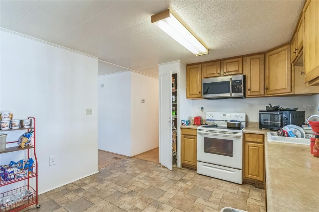 For Sale: $160,000 (2 beds, 2 baths, 1104 Square Feet)