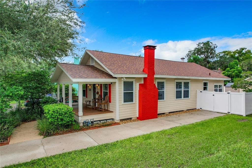 For Sale: $585,000 (3 beds, 2 baths, 1344 Square Feet)