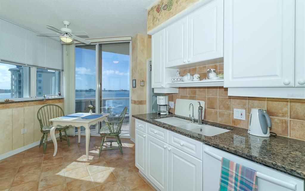 Kitchen/Breakfast Nook