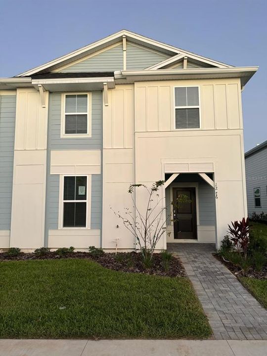 Недавно продано: $596,190 (5 спален, 4 ванн, 2269 Квадратных фут)