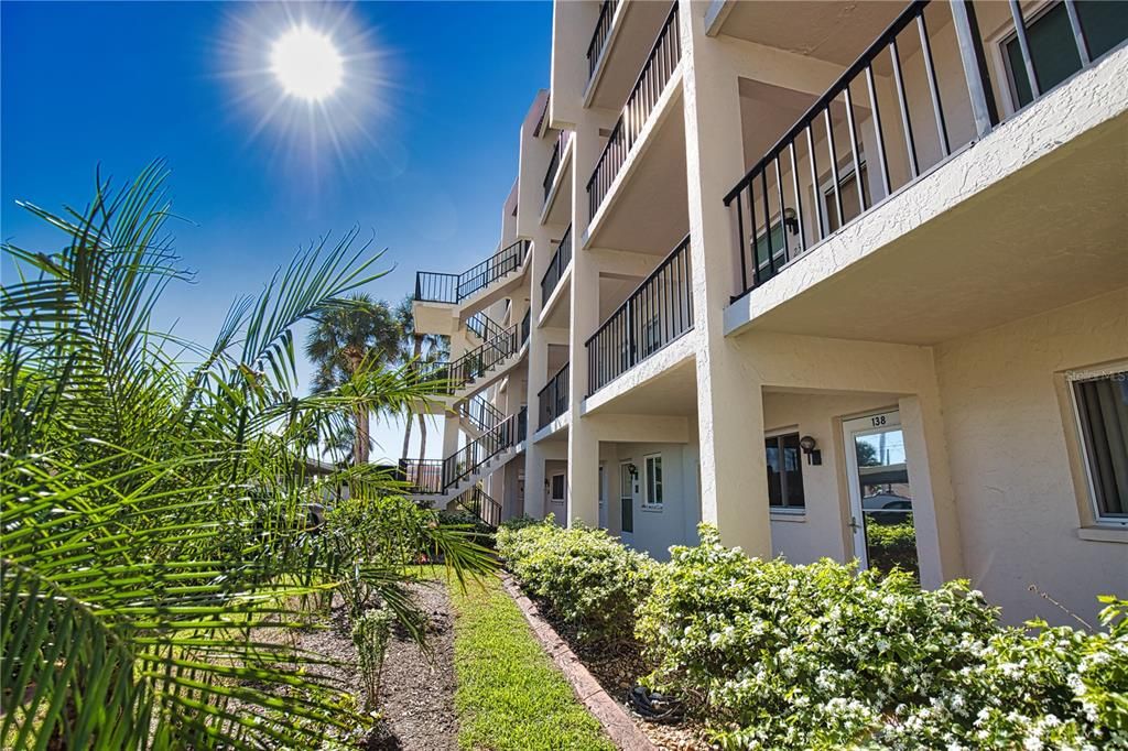 Recently Rented: $1,995 (2 beds, 2 baths, 1085 Square Feet)